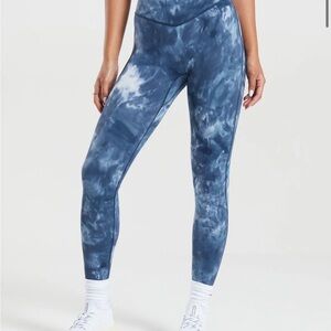 ELEVATE LEGGINGS
Lake side blue spray dye - size M